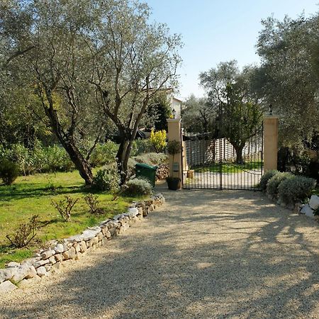La Bastide Aux Oliviers Hotell Tourrettes-sur-Loup Exteriör bild