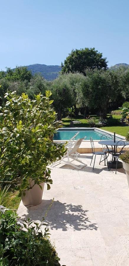 La Bastide Aux Oliviers Hotell Tourrettes-sur-Loup Exteriör bild