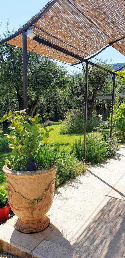 La Bastide Aux Oliviers Hotell Tourrettes-sur-Loup Exteriör bild