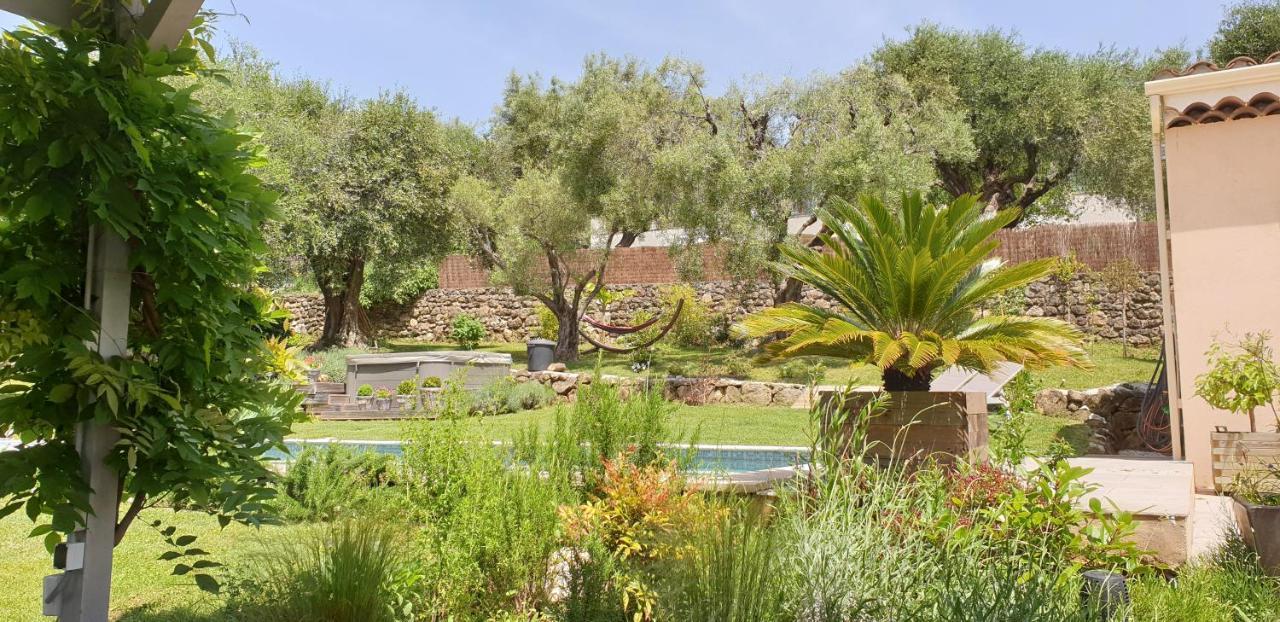 La Bastide Aux Oliviers Hotell Tourrettes-sur-Loup Exteriör bild